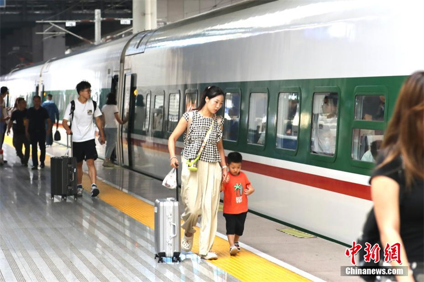 Transporte ferroviário chinês de ver?o inicia com estimativa de 953 milh?es de passageiros