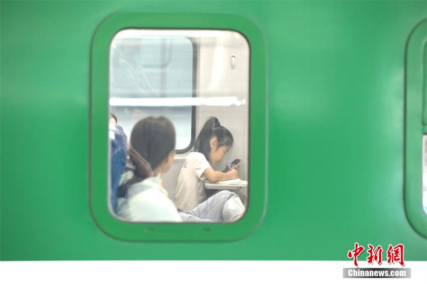 Transporte ferroviário chinês de ver?o inicia com estimativa de 953 milh?es de passageiros