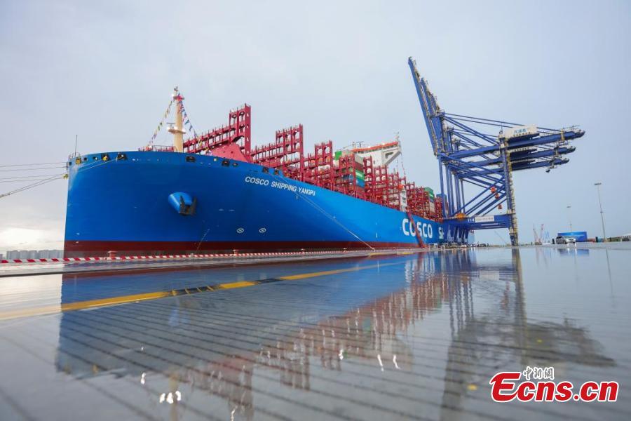 Navio porta-contêineres é abastecido com metanol verde produzido internamente na China pela primeira vez