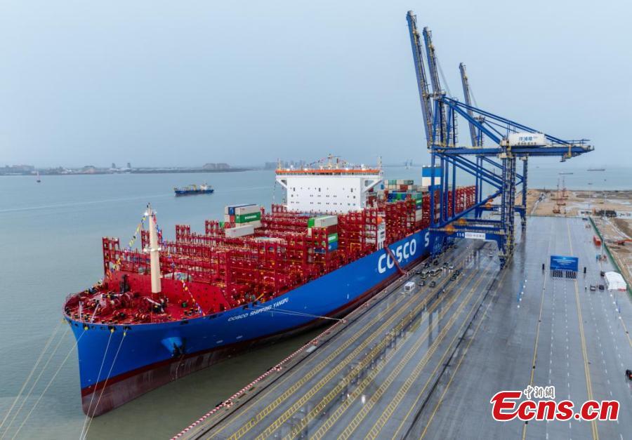 Navio porta-contêineres é abastecido com metanol verde produzido internamente na China pela primeira vez