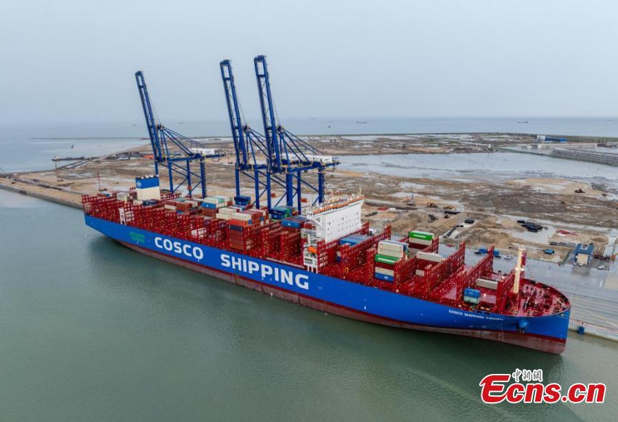 Navio porta-contêineres é abastecido com metanol verde produzido internamente na China pela primeira vez