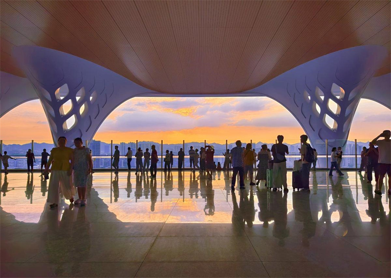 Esta??o Ferroviária de Chongqing inaugura mirante panoramico
