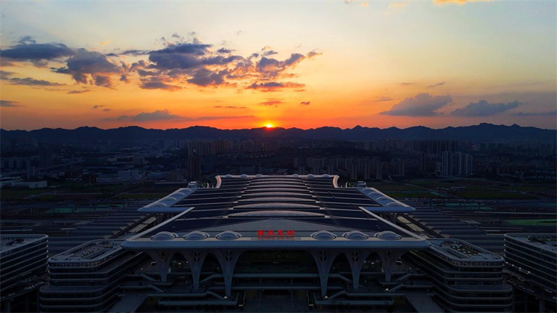 Esta??o Ferroviária de Chongqing inaugura mirante panoramico