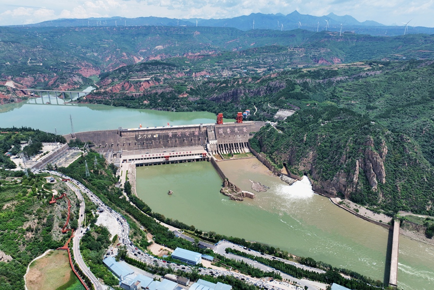 Centro de Conserva??o de água de Sanmenxia abre comportas para regular água e areia no Rio Amarelo