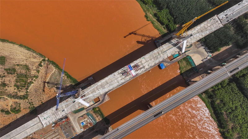 Ningxia: ponte sobre o Rio Amarelo no desfiladeiro de Heishan é conectada com sucesso