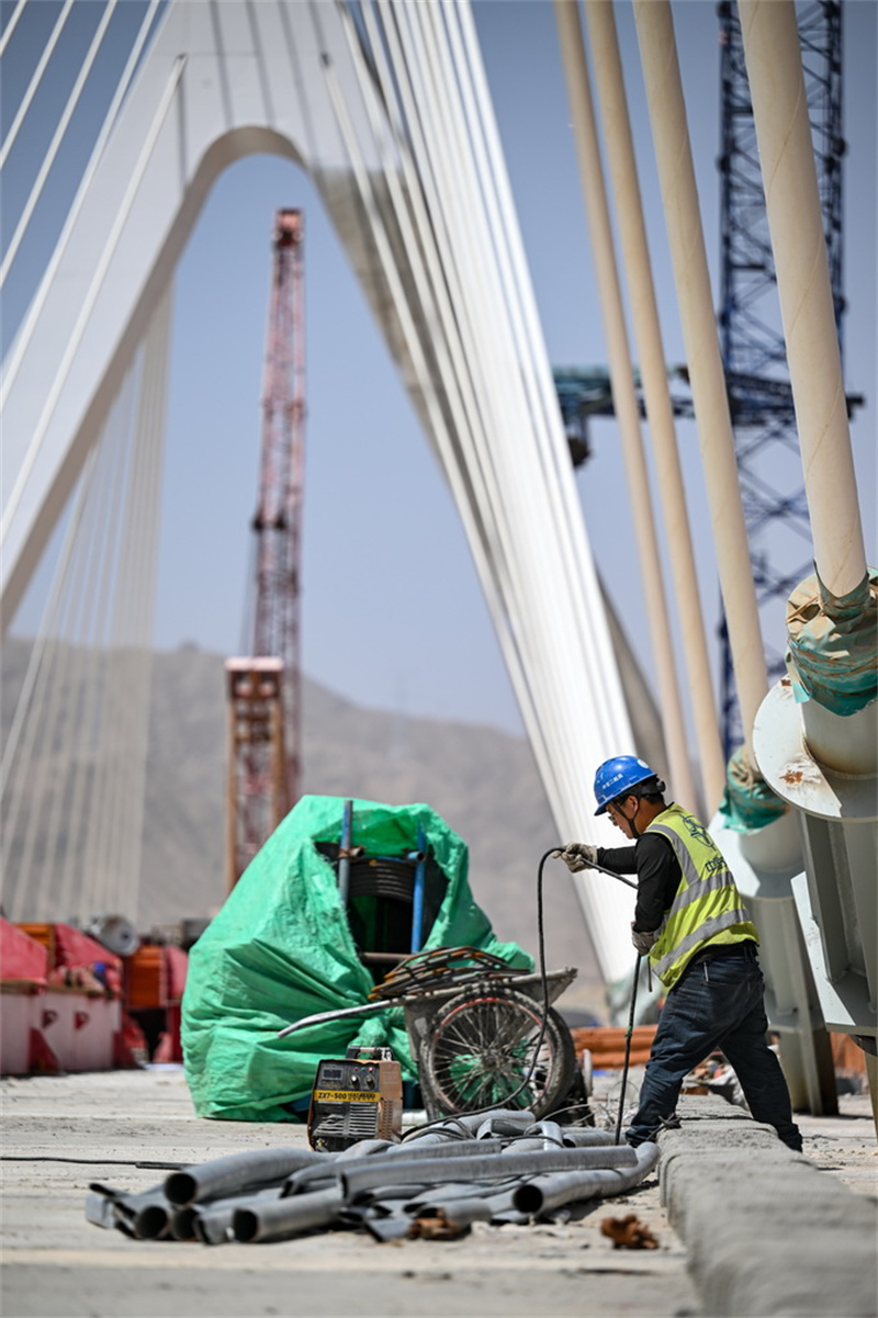 Ningxia: ponte sobre o Rio Amarelo no desfiladeiro de Heishan é conectada com sucesso