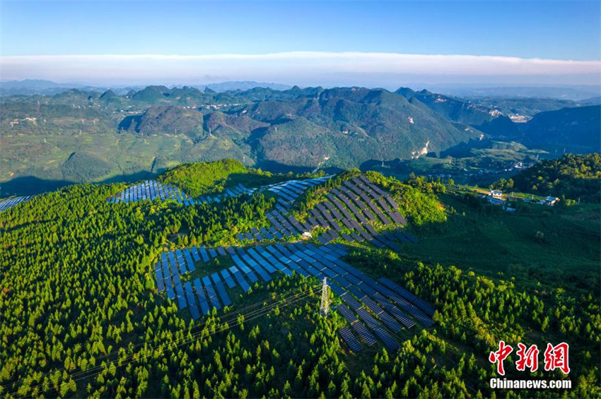 Guizhou: projetos fotovoltaicos transformam montanhas áridas em 