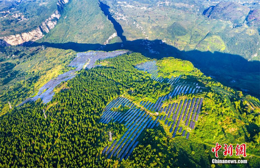 Guizhou: projetos fotovoltaicos transformam montanhas áridas em 