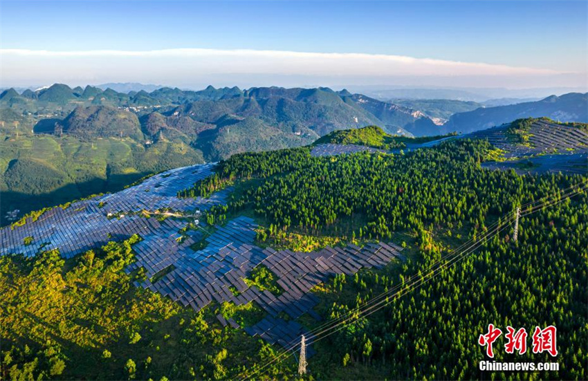 Guizhou: projetos fotovoltaicos transformam montanhas áridas em 