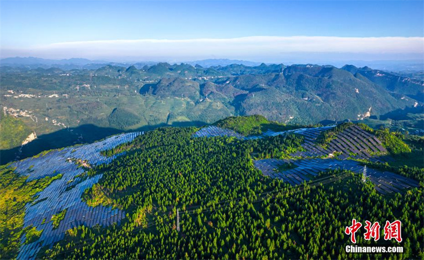 Guizhou: projetos fotovoltaicos transformam montanhas áridas em 