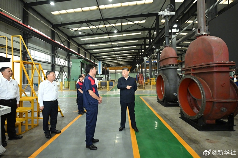 Xi Jinping inspeciona empresa de manufatura em Shanxi