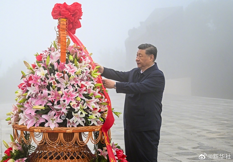Xi Jinping presta homenagem a mártires da guerra de resistência contra agress?o japonesa