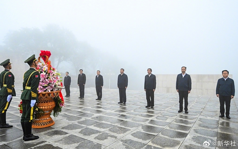 Xi Jinping presta homenagem a mártires da guerra de resistência contra agress?o japonesa