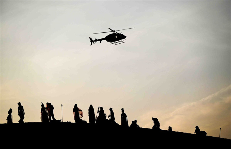 Gansu: Dunhuang aposta em economia de baixa altitude e paisagem desértica para estimular turismo