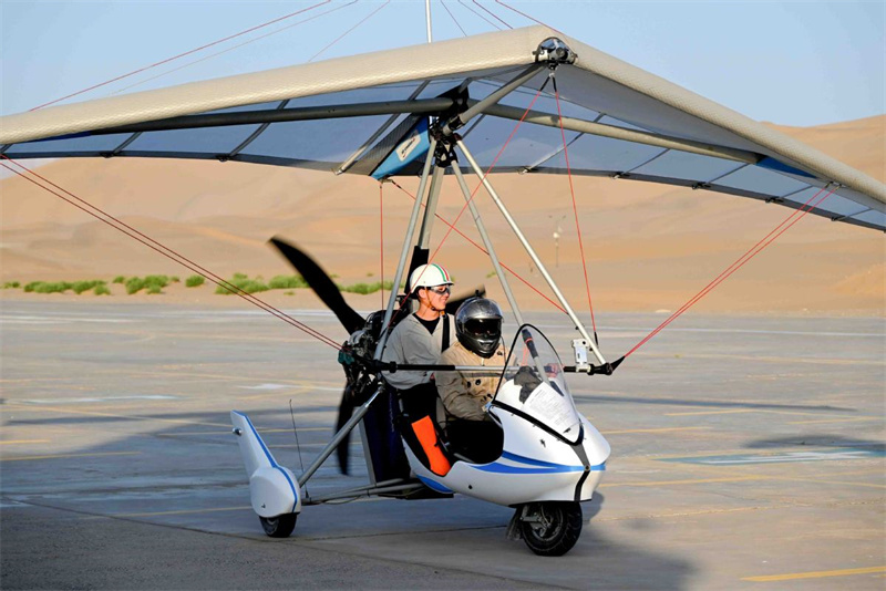 Gansu: Dunhuang aposta em economia de baixa altitude e paisagem desértica para estimular turismo