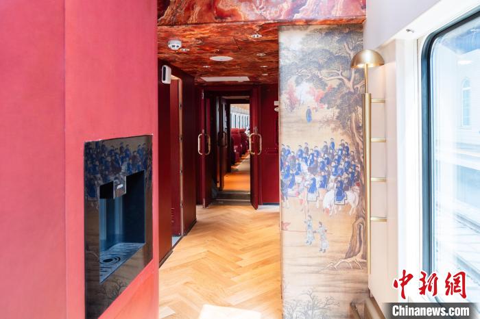 Primeiro trem turístico da regi?o de Beijing-Tianjin-Hebei entra em opera??o