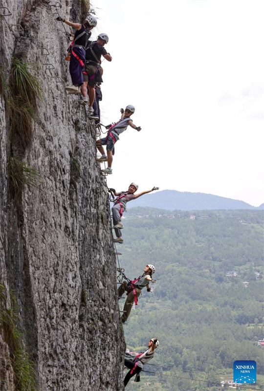 China: Enshi integra eventos esportivos com turismo para impulsionar revitaliza??o rural