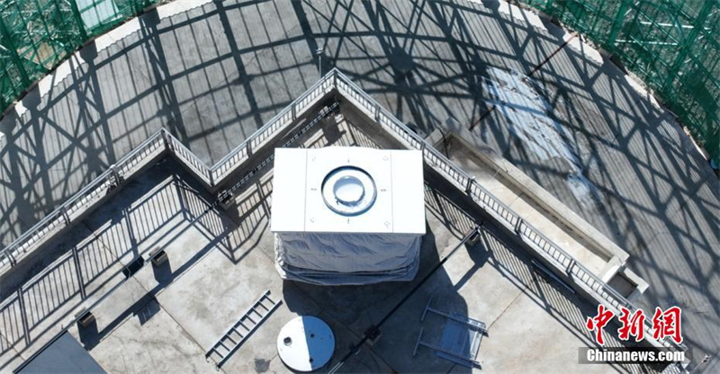 Telescópio no teto do mundo inicia busca pelas ondula??es mais antigas do Big Bang