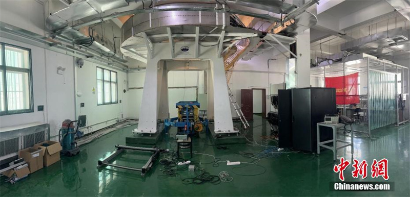 Telescópio no teto do mundo inicia busca pelas ondula??es mais antigas do Big Bang