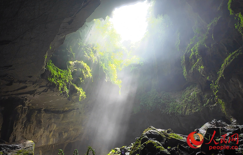 "Claraboia" da área turística da Montanha Jinzhong. (Foto: Lei Qijun/Diário do Povo Online)