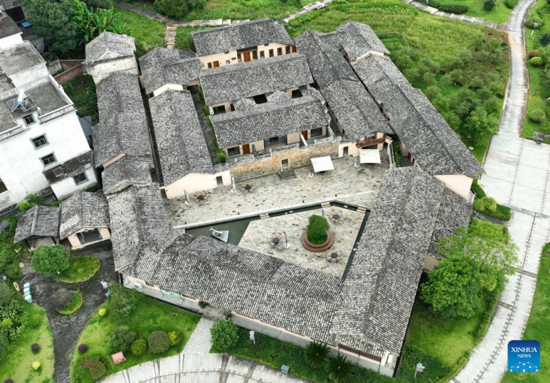 Complexo murado de Hakka em Jiangxi atrai turistas