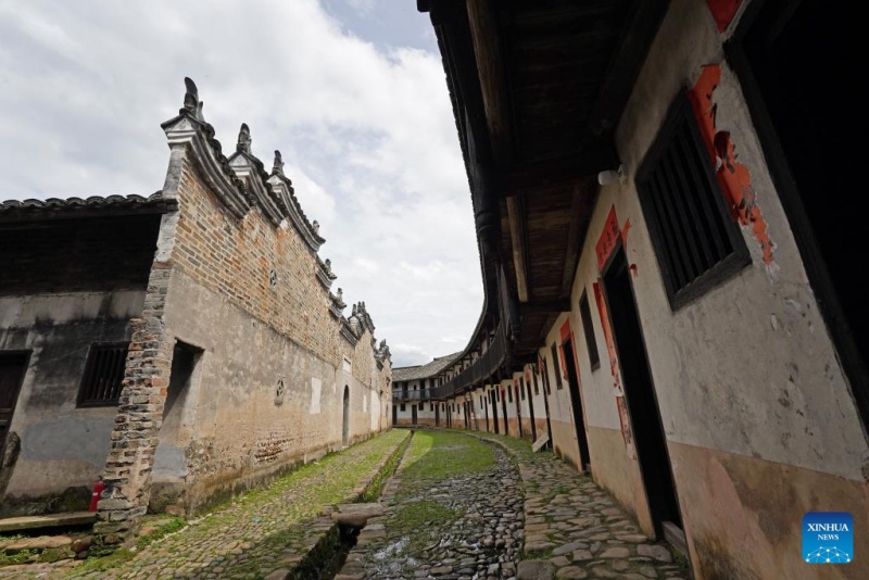 Complexo murado de Hakka em Jiangxi atrai turistas