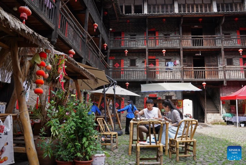 Complexo murado de Hakka em Jiangxi atrai turistas