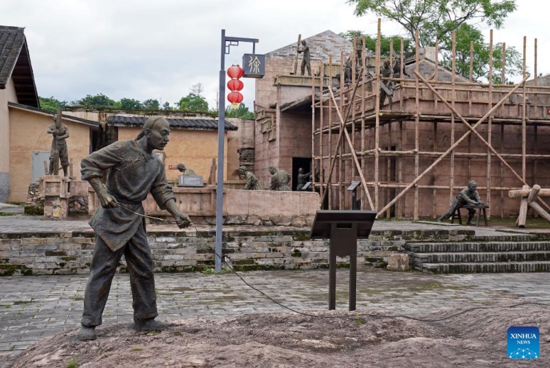 Complexo murado de Hakka em Jiangxi atrai turistas