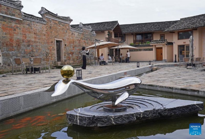 Complexo murado de Hakka em Jiangxi atrai turistas