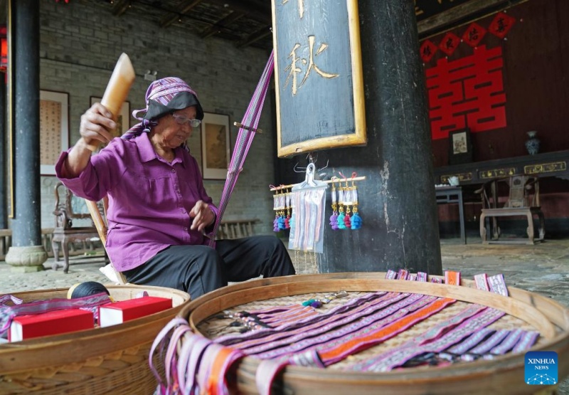Complexo murado de Hakka em Jiangxi atrai turistas