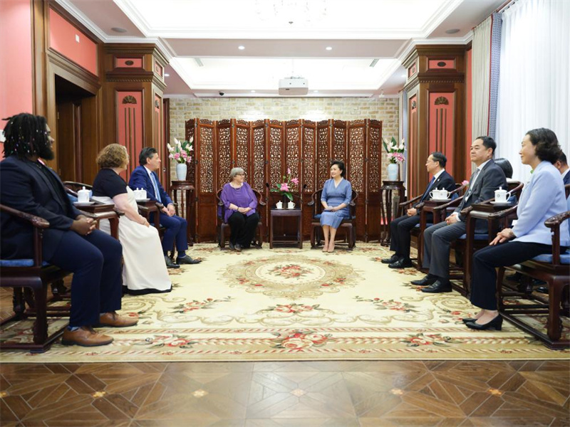 Peng Liyuan participa do Conex?o com Kuliang: Evento de Amizade entre Jovens China-EUA 2025