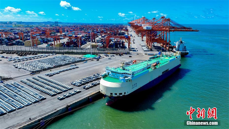 Mais de mil carros chineses “saem” de Guanxi para o Oriente Médio