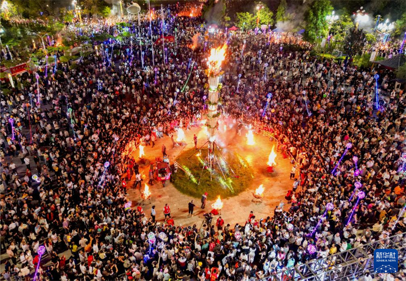 Yunnan celebra com entusiasmo Festival das Tochas
