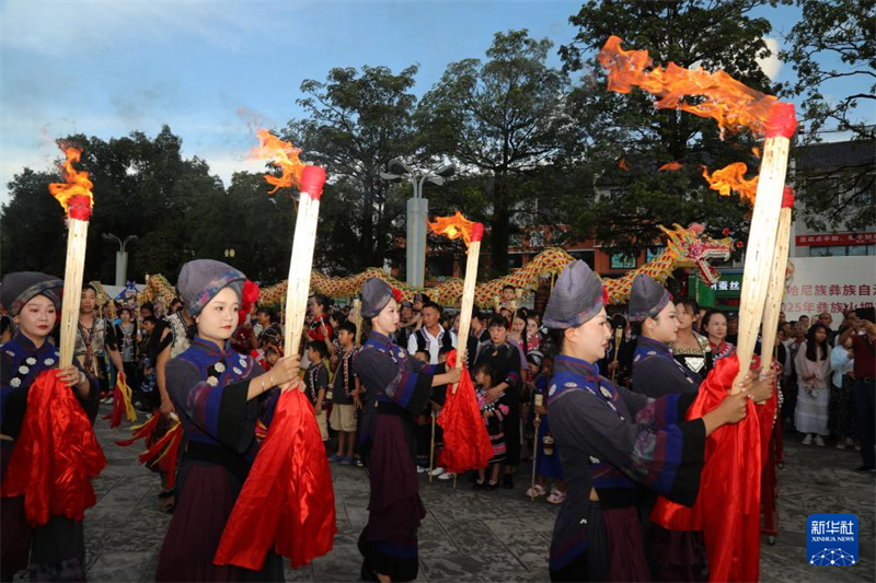 Yunnan celebra com entusiasmo Festival das Tochas