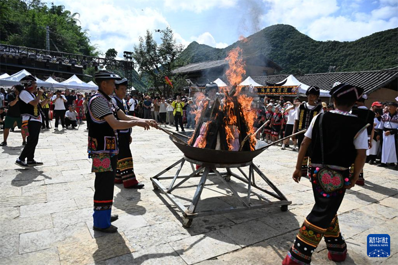 Yunnan celebra com entusiasmo Festival das Tochas