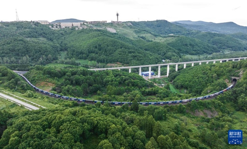 Corredor ferroviário leste de carga China-Europa registrou quase 2.500 viagens no primeiro semestre