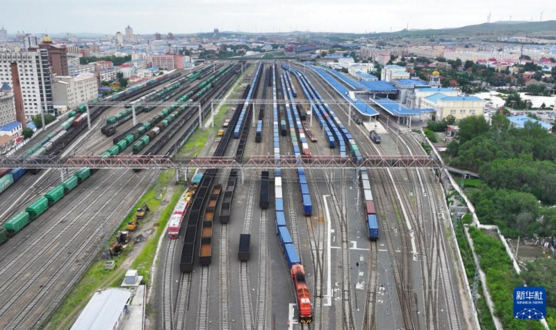Corredor ferroviário leste de carga China-Europa registrou quase 2.500 viagens no primeiro semestre