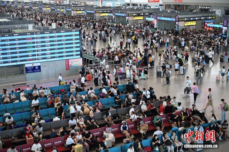 Tráfego ferroviário de passageiros na China atinge mais de 300 milh?es durante temporada de ver?o