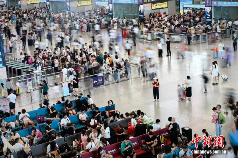 Tráfego ferroviário de passageiros na China atinge mais de 300 milh?es durante temporada de ver?o