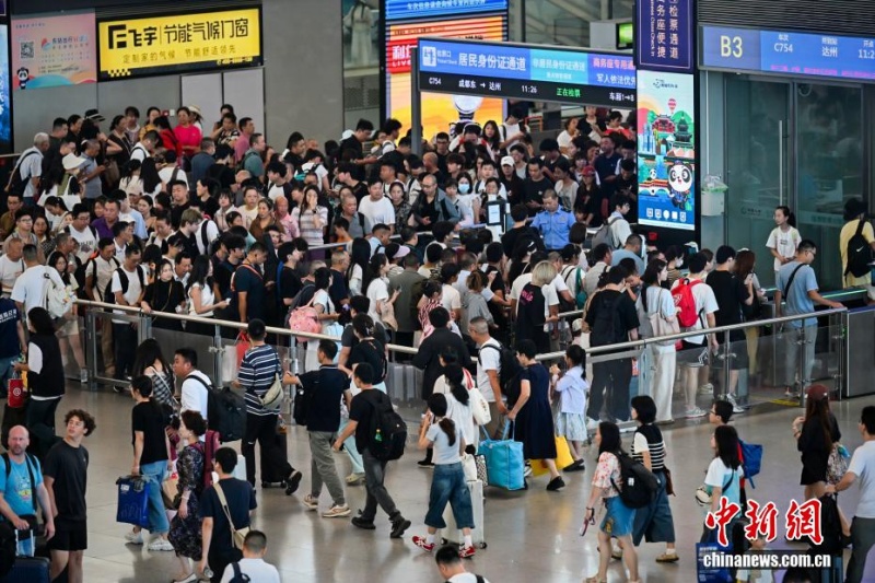 Tráfego ferroviário de passageiros na China atinge mais de 300 milh?es durante temporada de ver?o