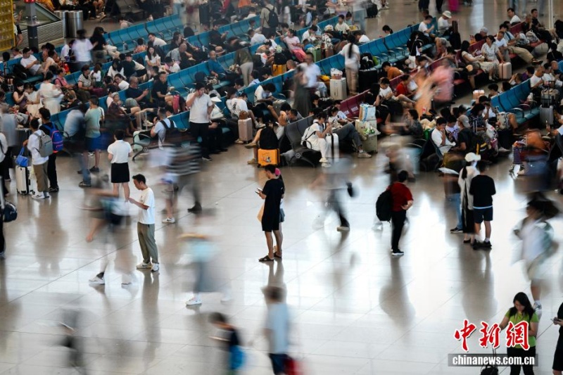 Tráfego ferroviário de passageiros na China atinge mais de 300 milh?es durante temporada de ver?o