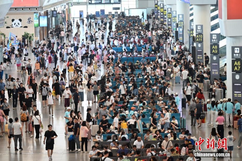 Tráfego ferroviário de passageiros na China atinge mais de 300 milh?es durante temporada de ver?o