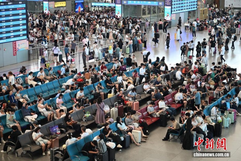 Tráfego ferroviário de passageiros na China atinge mais de 300 milh?es durante temporada de ver?o