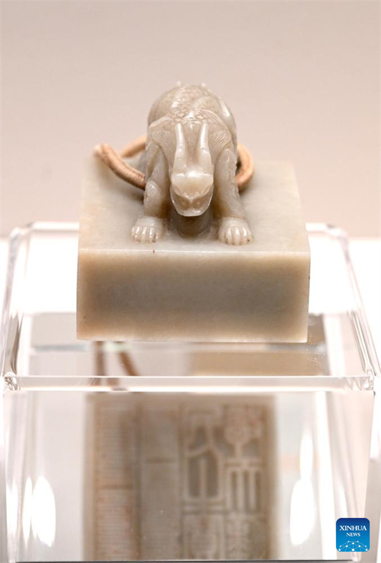 Exposi??o de arte de entalhe de sinetes para o eixo central de Beijing inaugurada na Cidade Proibida