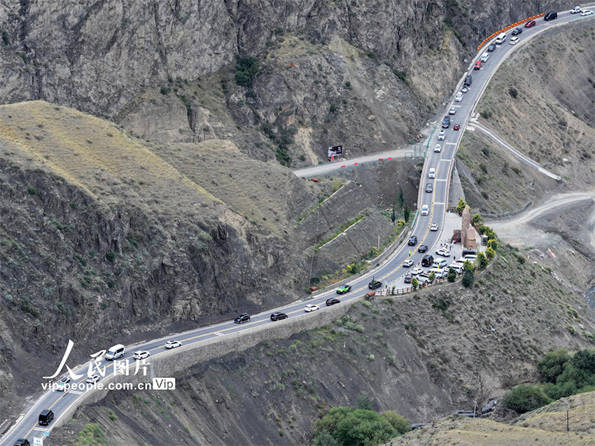 Galeria: paisagem deslumbrante ao longo da rodovia Dushanzi-Kuche em Xinjiang