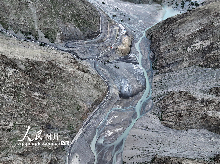 Galeria: paisagem deslumbrante ao longo da rodovia Dushanzi-Kuche em Xinjiang