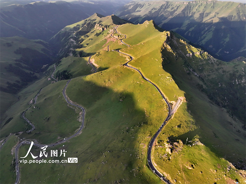 Galeria: paisagem deslumbrante ao longo da rodovia Dushanzi-Kuche em Xinjiang