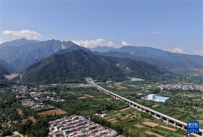 Conclus?o da instala??o de todas as pontes da ferrovia de alta velocidade Xi’an-Ankang