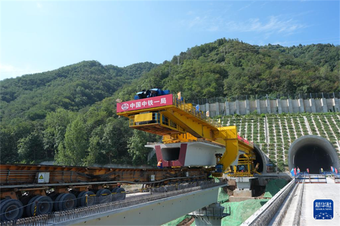 Conclus?o da instala??o de todas as pontes da ferrovia de alta velocidade Xi’an-Ankang