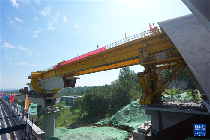 Conclus?o da instala??o de todas as pontes da ferrovia de alta velocidade Xi’an-Ankang